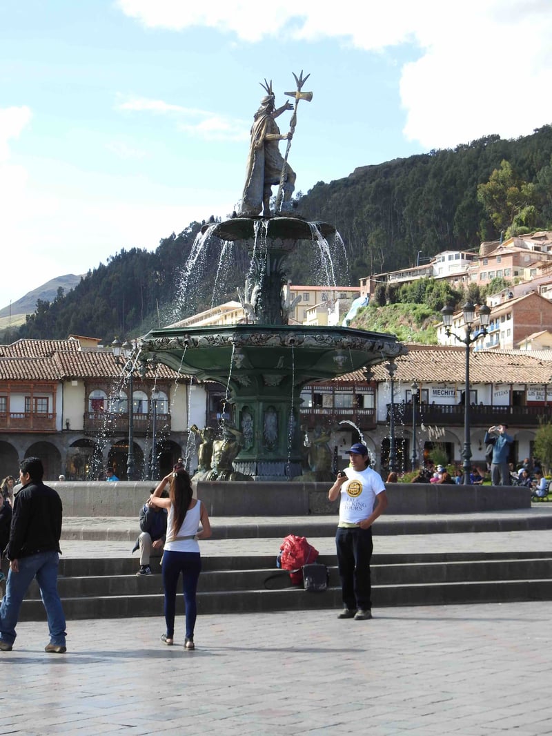 Fountain Plaza de Las Armas.jpg